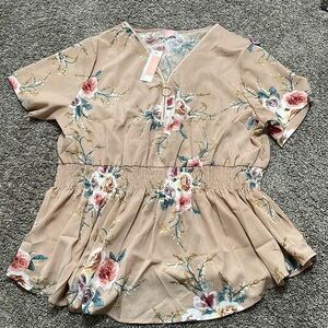 CDM blouse Women’s XXL Casual Top Floral Short Sleeve 3-4 Zip gathered waist NWT